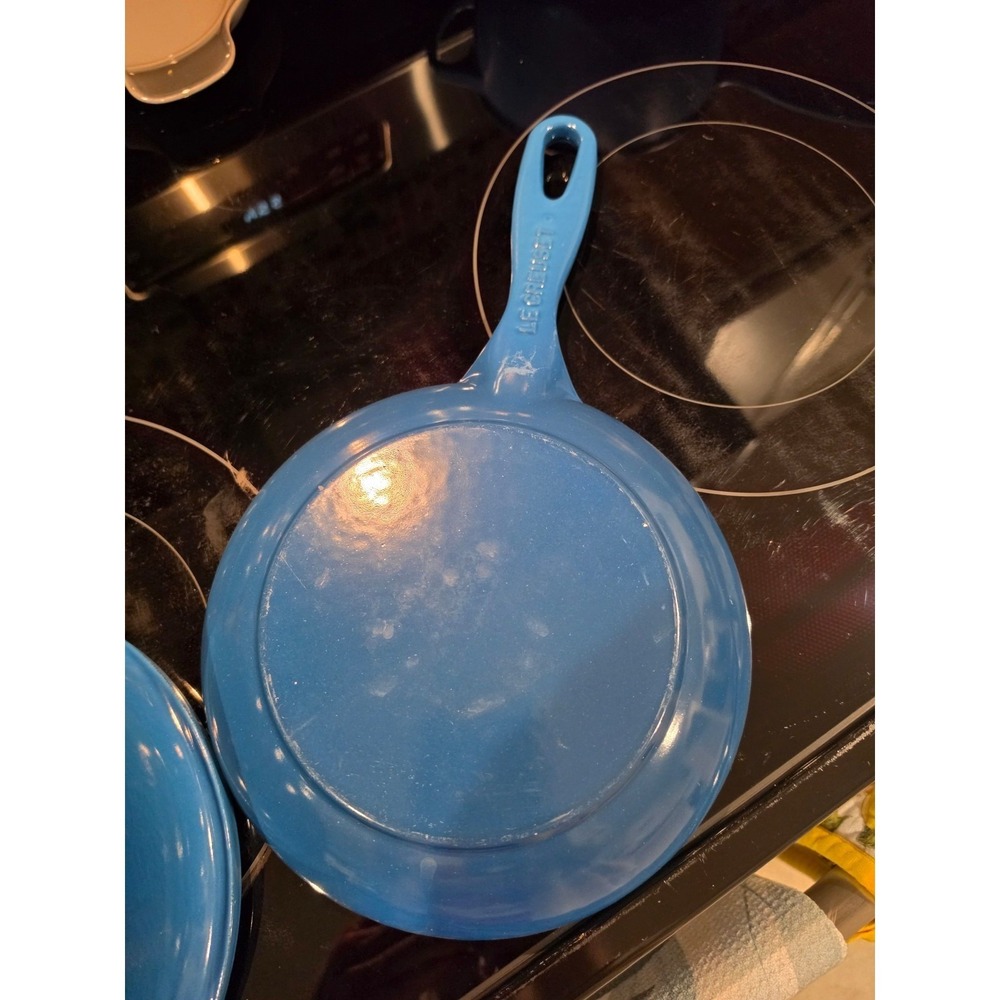 Le Creuset multifunctional 2.5qt sauce pan with skillet Marseille Blue - Picture 7 of 10